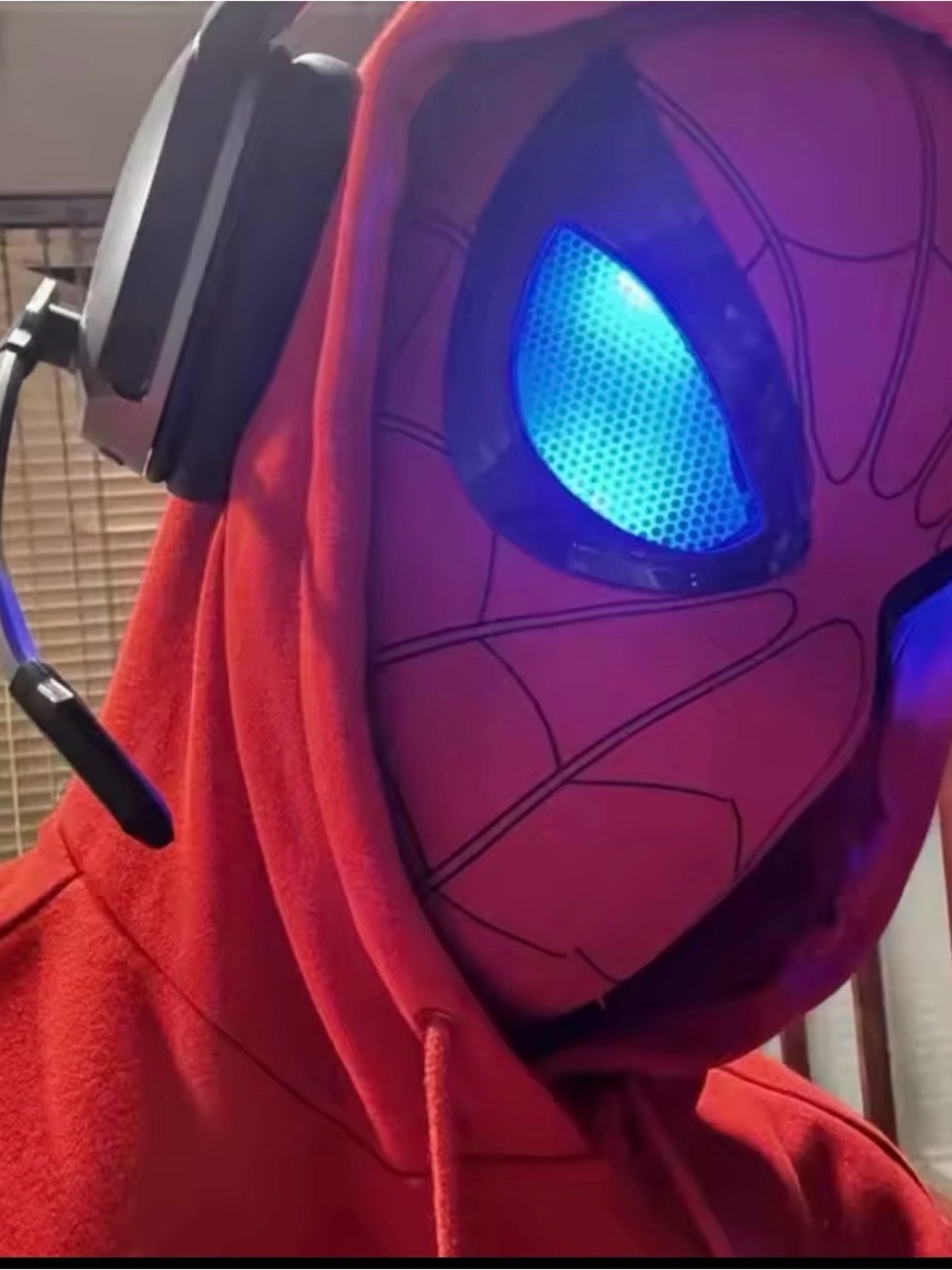 Spiderman blinking and light up eyes mask